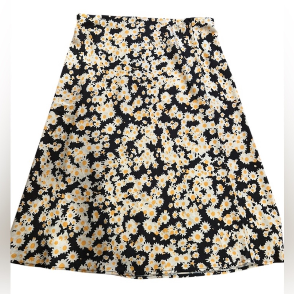 182 Elegant Floral A-Line Skirt in Black and Cream